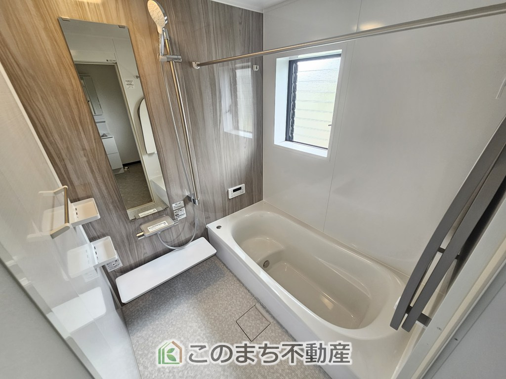 下野市緑2丁目　中古戸建の浴室|ゆったりと入れるフルオートバスはお子様との団らんバスタイムが楽しめます♪
足を伸ばしてゆったりくつろげる１坪バスルームです☆