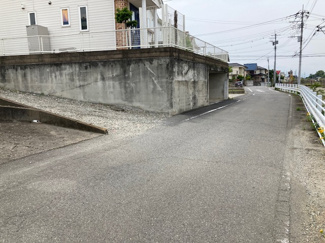 【前面道路含む現地写真】