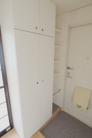 グランドール中山 Eの玄関
