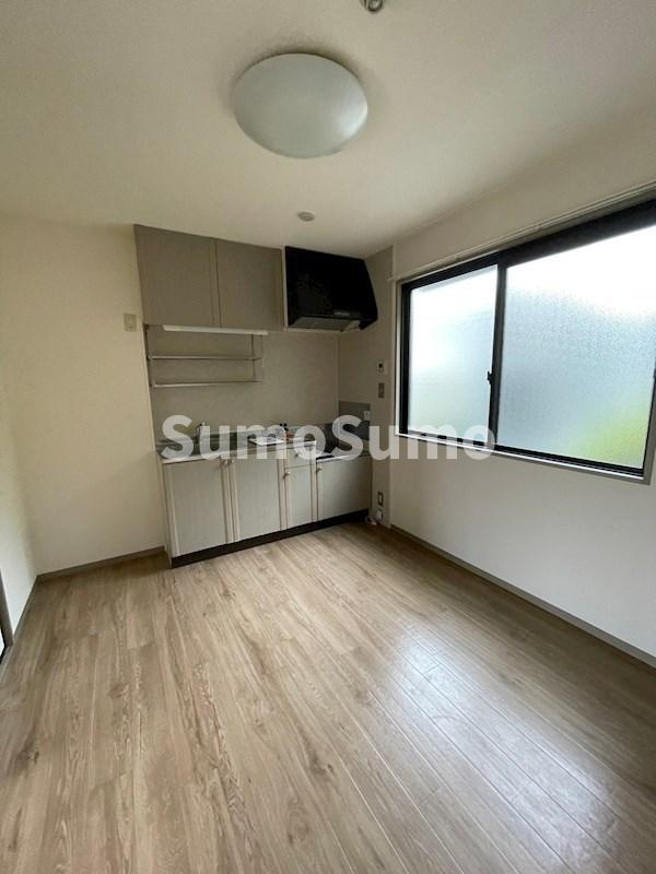 神戸市垂水区下畑町字石畳のアパートの居間・リビング