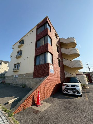 ロイヤルハイツ本多聞の外観