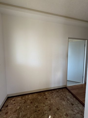 ロイヤルハイツ本多聞の玄関