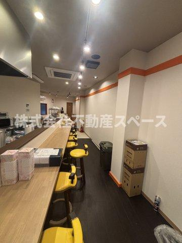 大阪市北区山崎町の店舗一部の駐車場