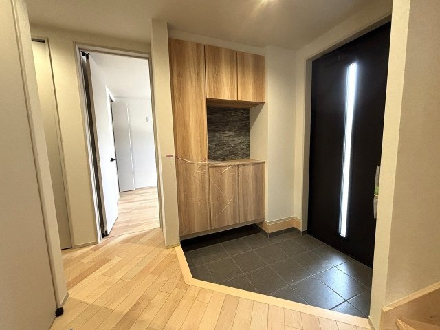 【玄関】 | ◇◆茅ヶ崎市松が丘 新築戸建 残り1棟【NO,B】◆◇ | 開放感のある玄関