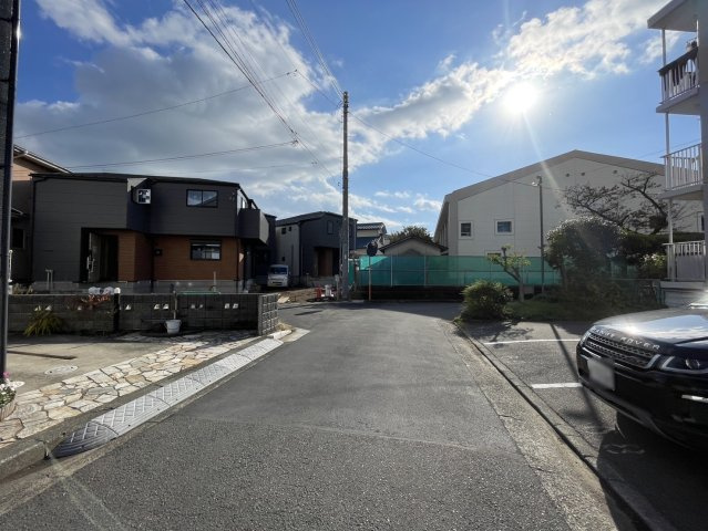 【前面道路含む現地写真】 | ◇◆茅ヶ崎市松が丘 新築戸建 残り1棟【NO,B】◆◇ | 徒歩10分圏内に小中学校がありお子様のいるご家族も安心の住環境です！