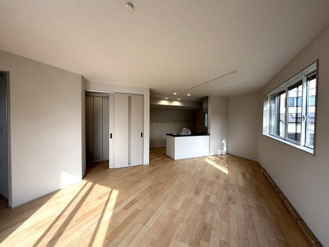 【居間・リビング】 | ◇◆茅ヶ崎市松が丘 新築戸建 残り1棟【NO,B】◆◇ | 一日通して陽射したっぷりの2階リビング約18.2帖の開放的な空間