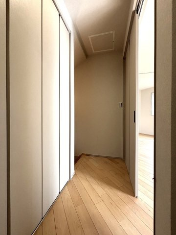 【内装】 | ◇◆茅ヶ崎市松が丘 新築戸建 残り1棟【NO,B】◆◇ | 2階廊下部分にも収納スペースがありお荷物が多くても安心です。