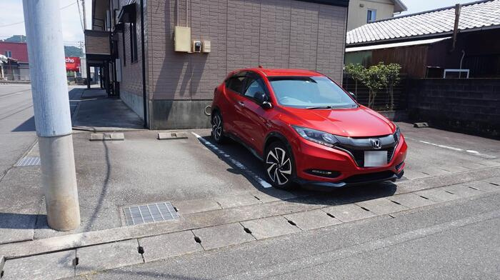 リヴェールＫの駐車場