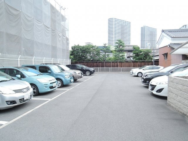 サニーコートティアラの駐車場