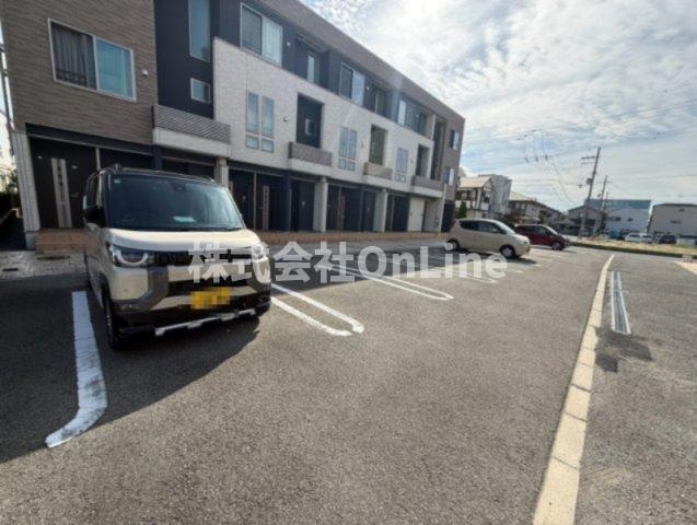 丸信ハウスⅡの駐車場