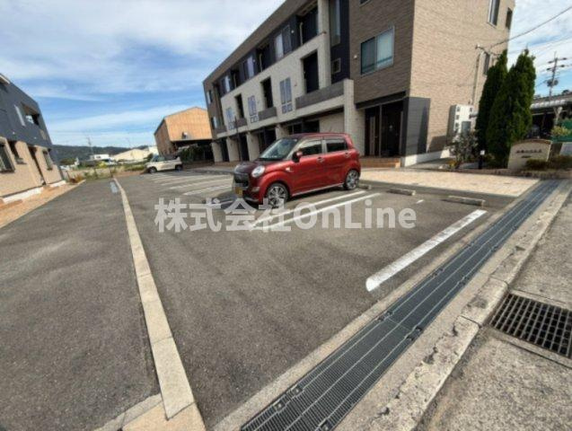 丸信ハウスⅡの駐車場