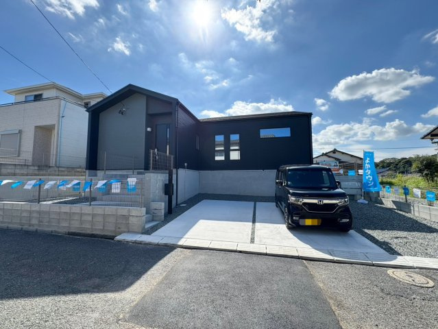 Colorisー小倉北区篠崎5丁目５期　【小倉北区　新築戸建て】の駐車場|駐車スペースは並列3台完備♪【小倉北区　新築戸建て】