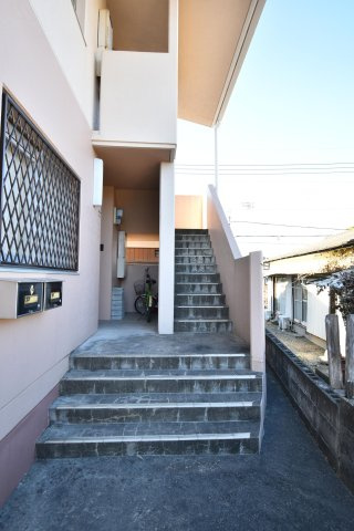 真子ビルⅤのエントランス|清潔なエントランス♪