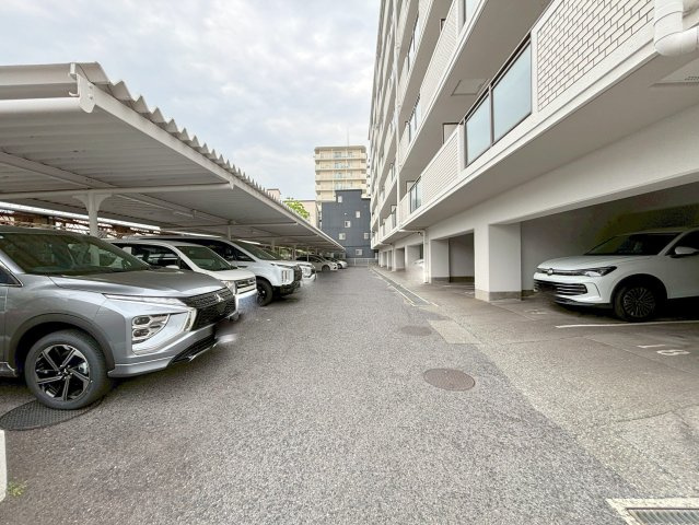 ブルックパレスの駐車場