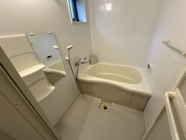 シャーメゾン赤穂の浴室