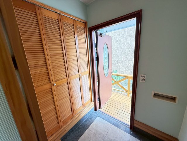 昭和南6丁目　中古住宅のエントランス|シューズクローゼット