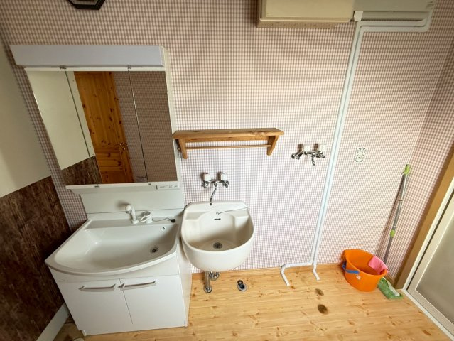 昭和南6丁目　中古住宅の洗面所