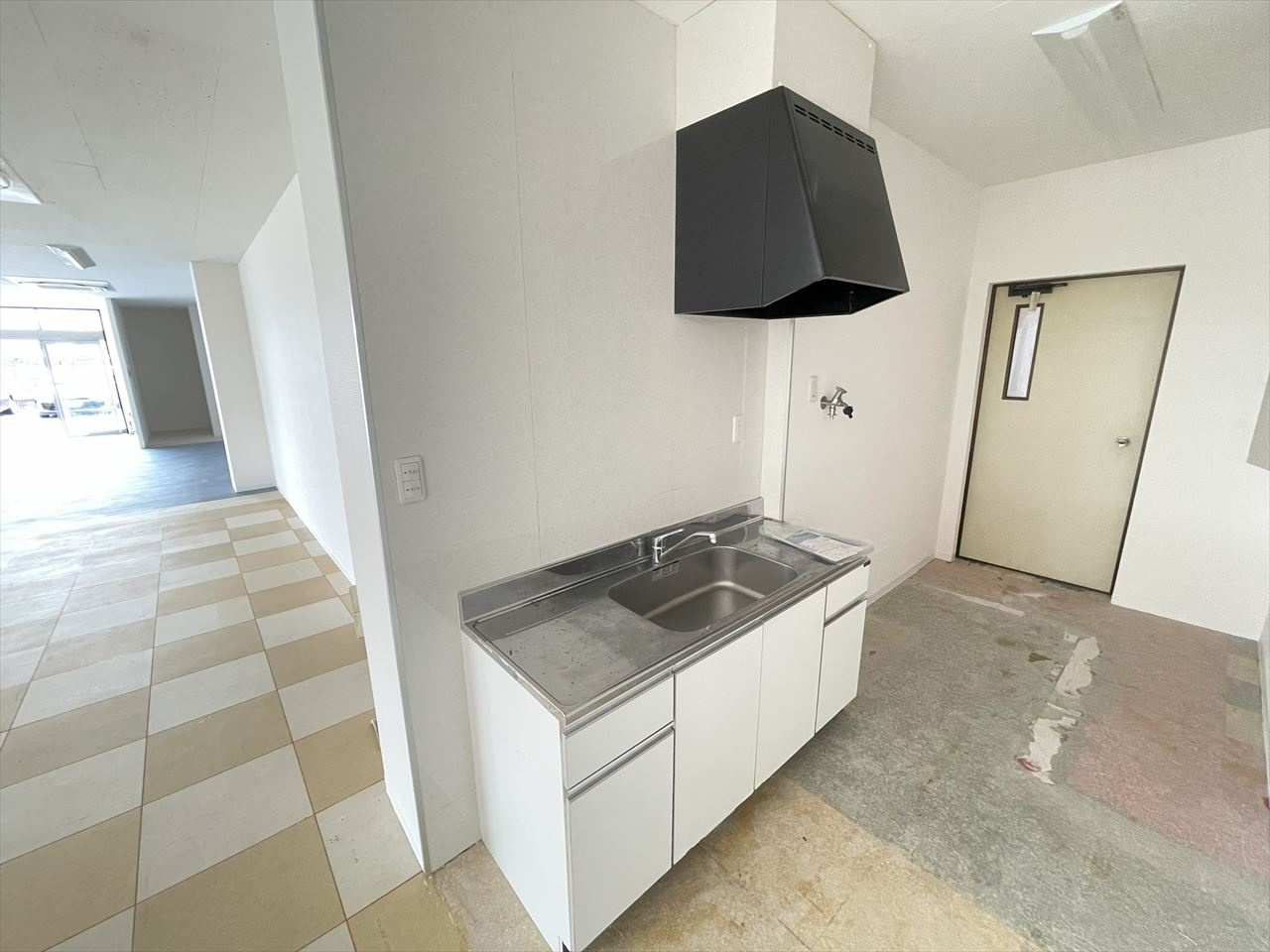 春日部市南５丁目の店舗事務所のキッチン|契約期間中の維持管理は借主負担