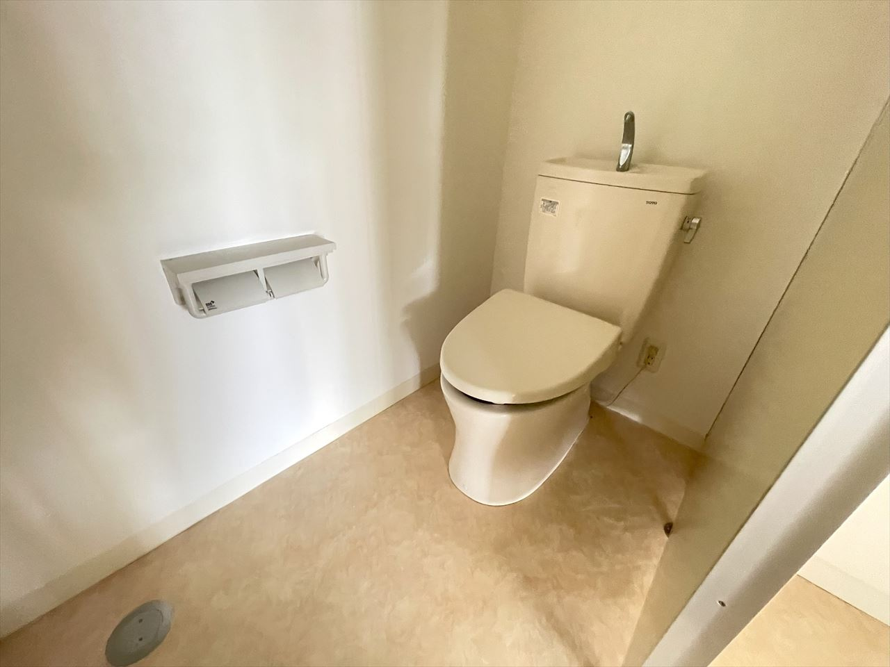 春日部市南５丁目の店舗事務所のトイレ|契約期間中の修理・交換は借主負担、位置変更はご相談ください。