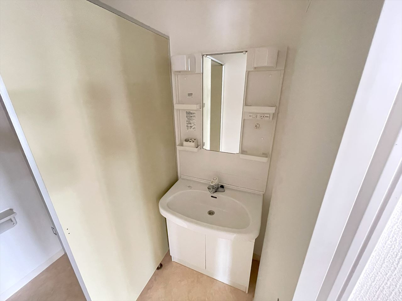 サザンビルの独立洗面台|契約期間中の修理・交換は借主負担、位置変更はご相談ください。