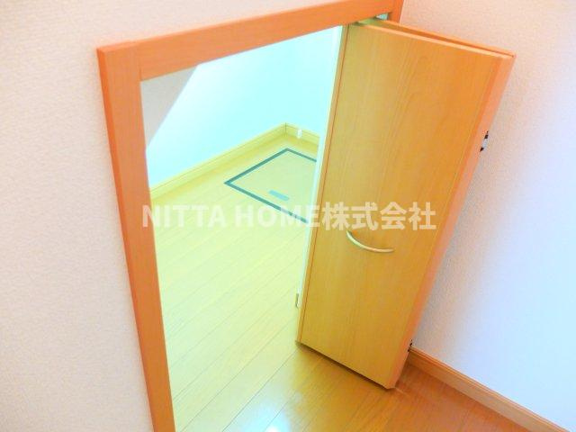 ラ・フルール壱番館のその他|階段下収納あります♪