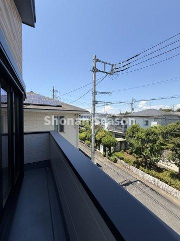 【バルコニー】 | 洗濯物・お布団がたっぷり干せるワイドバルコニー！
風通り良く、すぐ乾きそうですね♪