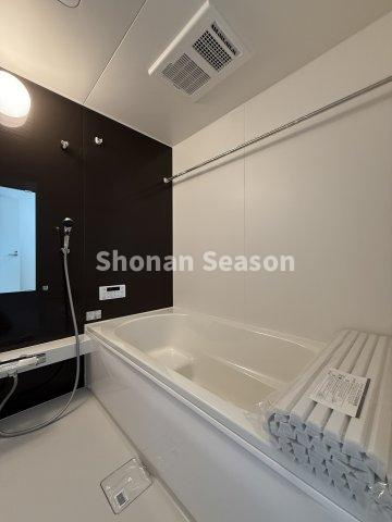 【浴室】 | 大人が足をまっすぐ伸ばして疲れる1坪タイプのバスユニット◎
1日頑張った身体を癒します♪