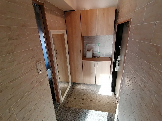 神戸市長田区細田町３丁目の賃貸マンションの玄関
