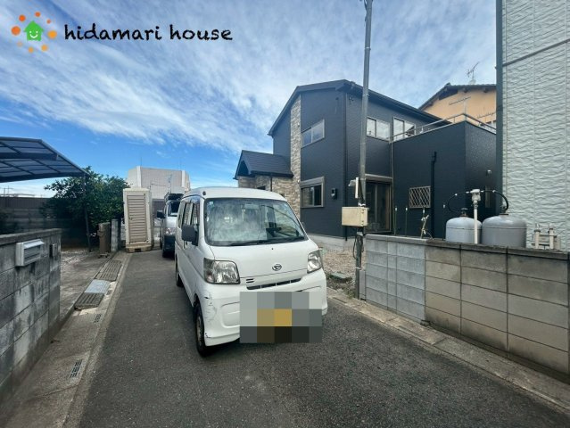 上尾市二ツ宮3期　新築戸建　01の前面道路含む現地写真