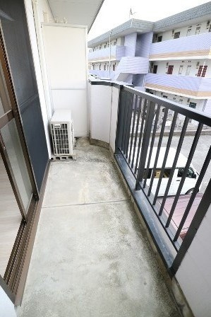 ウッドハウス【キャッシュバック対応物件】のバルコニー|陽当たり良好なバルコニーです