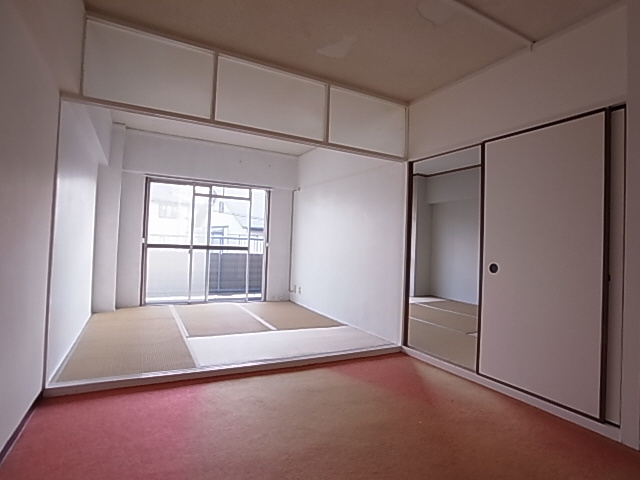 神戸市北区鈴蘭台北町７丁目の賃貸マンションの居間・リビング|リビング洋室