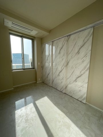 ザ・パークハウス晴海タワーズ ティアロレジデンスの洋室|7帖のリビングダイニングの間の可動扉を閉めたところ