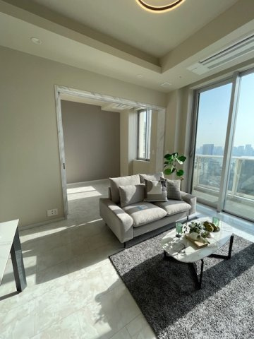 ザ・パークハウス晴海タワーズ ティアロレジデンスの居間・リビング|LDと7帖の間の可動扉を開けたところ