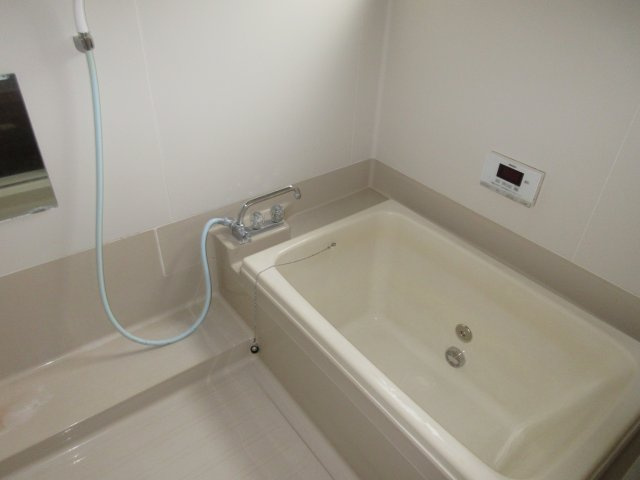 三雲戸建の浴室