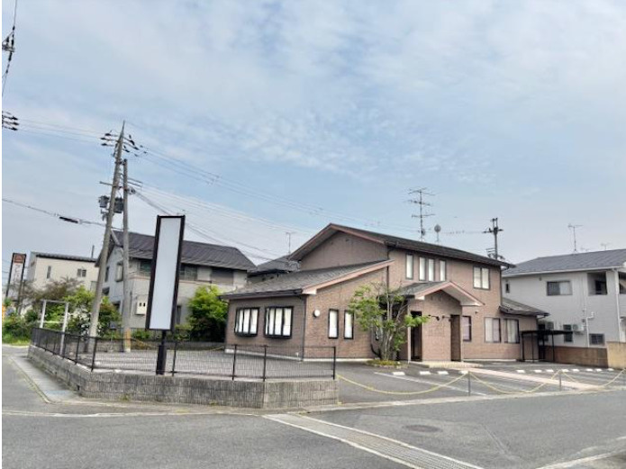 草津市野村８丁目の店舗事務所の外観