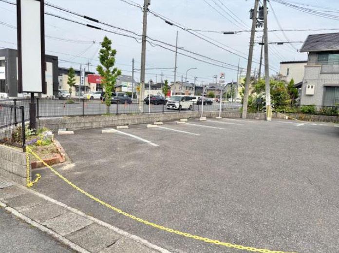 草津市野村８丁目の店舗事務所の駐車場