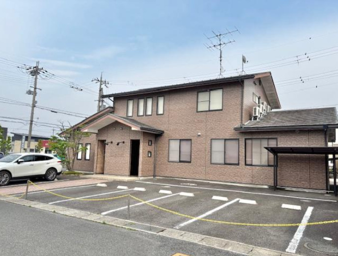 草津市野村８丁目の店舗事務所の駐車場