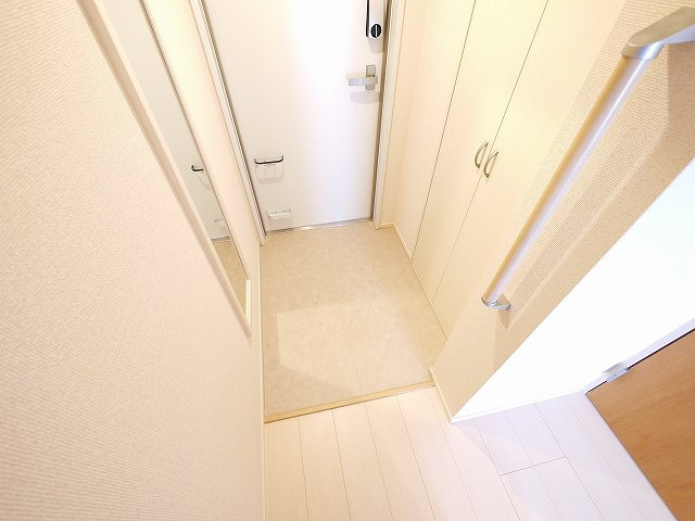 クレイノ聡の玄関|明るい玄関です