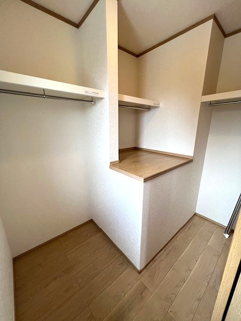 レトワールⅡAの収納|十分なスペースがあるウォークインクローゼット