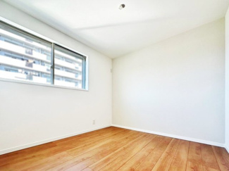 【洋室】 | 大阪市東淀川区下新庄４丁目　築後未入戸建 | 【洋室4.5帖】木の温かみを感じられるフローリングです。