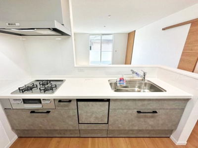【キッチン】 | 大阪市東淀川区下新庄４丁目　築後未入戸建 | 【キッチン】食器洗浄乾燥機付きのキッチンですので洗い物がラクラク♪手荒れの心配がなくなります。