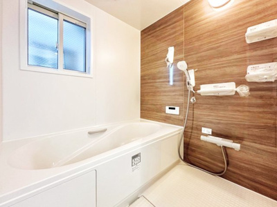 【浴室】 | 大阪市東淀川区下新庄４丁目　築後未入戸建 | 【浴室】追い炊き機能付きですのでご家族の入浴時間がバラバラでも暖かい湯船に浸かることが出来ます！！