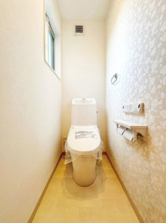 【トイレ】 | 大阪市東淀川区下新庄４丁目　築後未入戸建 | 【トイレ】温水洗浄便座・暖房便座付きのトイレで寒い日も安心。