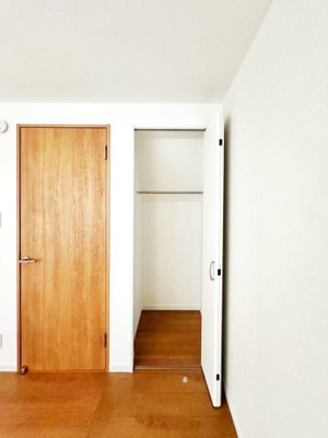 【収納】 | 大阪市東淀川区下新庄４丁目　築後未入戸建 | 【納戸4.5帖】納戸には、普段使用しない物やシーズンオフの衣類などを収納できます