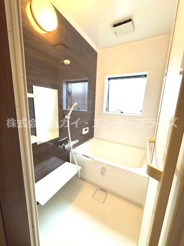 モダンクラウドの浴室