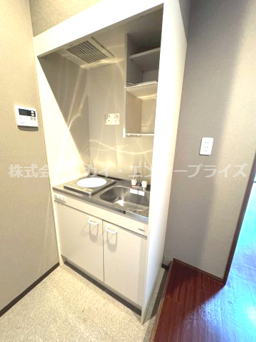 モダンクラウドのキッチン