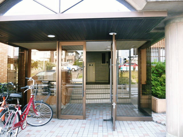 スカイヒルズ植田のエントランス