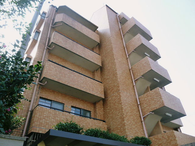 スカイヒルズ植田の外観