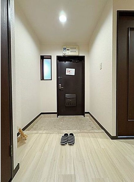 スカイヒルズ植田の玄関