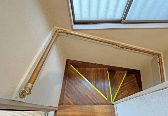 【中古】鶴ヶ島市下新田中古住宅の内装|手すり付き階段